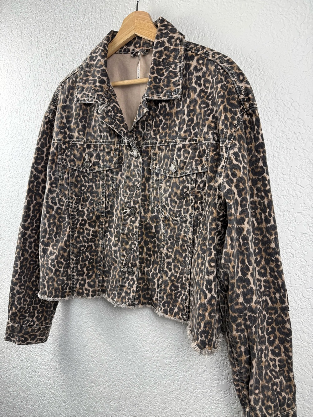Free People | Leopard Print Cropped Denim Trucker Jacket | Size M - Picture 6 of 10
